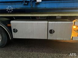 Istrail hook trailer with tipper