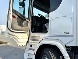 SCANIA R 560 6x2-4/BAUSTOFFFAHRZEUG/KRAN FASSI F255RA