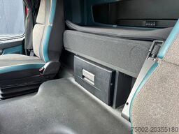 Volvo FM 450 Globetrotter, Night-Airco, ADR (EX/II, E...