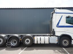 Volvo FH 460 8X2 20 FT CONTAINER TRANSPORT TRUCK
