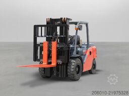 Toyota 8FD50N 5 Tons Diesel 3 Stage Forklift