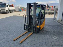 JUNGHEINRICH EFG 215 / Triplex: 4.25m! / SS / nur 3.488h!