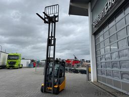 JUNGHEINRICH EFG 215 / Triplex: 4.25m! / SS / nur 2.819h!