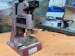 Berg und Schmid Toggle press for beech corners