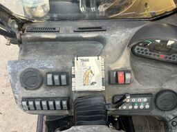 CATERPILLAR TH 406 / 4x4x4 / Greiferschaufel