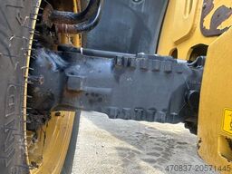 CATERPILLAR TH 406 / 4x4x4 / Greiferschaufel