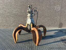 Liebherr GM 70 POLIEPGRIJPER