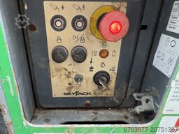 SKYJACK SJ6826RT Schaarhoogwerker SCISSOR 2014 4X4 Kubota 10mtr Werkhoogte