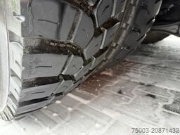 Volvo FM410 8X4 Kipper mit Kran HIAB 244-5