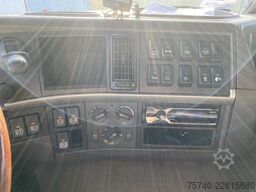 Volvo FM 370 + Euro 5 + Palfinger Z-Q170 Crane + 30to...