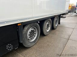 Schmitz Cargobull SCB*S3B / Frigo Trailer / Carrier Vector 1950 /...