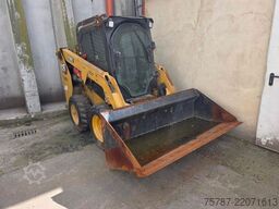 CATERPILLAR 226D3 Lader mit Schwergutschaufel