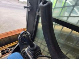 CATERPILLAR 226D3 Lader mit Schwergutschaufel