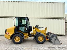 CATERPILLAR 907M / 2018 BJ / Schaufel + Gabel