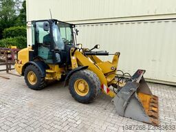 CATERPILLAR 907M / 2018 BJ / Schaufel + Gabel