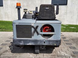 Kärcher Kehrmaschine KM 130/300 RLPG