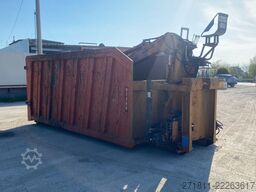  CONTAINER SCARRABILE USATO A CIELO APERTO CON GRU