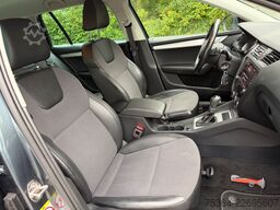 SKODA Octavia 1.6 TDI 85 kW Combi DSG Automatik Navi