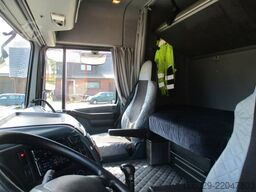 DAF XF 6x4 mit Kran und Space Cab