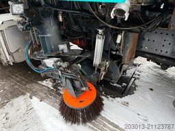 MERCEDES-BENZ Axor 1833 Kehrmaschine VAL?air HD 200 - Bar 9 m³