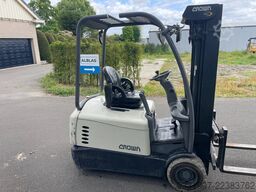 Crown SC5340-1.6 triplo mast met freelift
