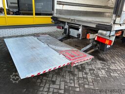 Mercedes-Benz AXOR 1829 + MANUAL + EURO 5 + LIFT + CARRIER