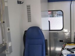 MERCEDES-BENZ 616 D Vario Großraum-RTW Luftfederung *21000 KM*