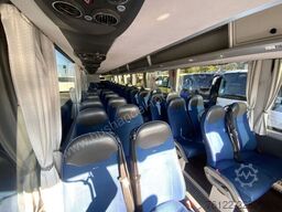 MAN R 08 Lion's Coach