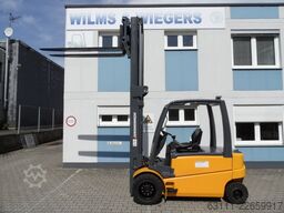 Jungheinrich EFG 550 - Zinkenverstellgerät mit 2000 mm Gabeln