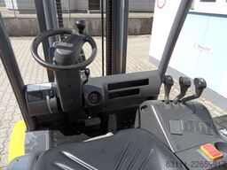 Jungheinrich EFG 550 - Zinkenverstellgerät mit 2000 mm Gabeln