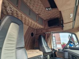 Volvo FH 13.500 Globetrotter 8x2*6 - 3 deck livestock...