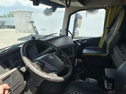 VOLVO FH 16 750 6X4R HOLZTRANSPORTER MIT PENZ 12Z KRAN, RETARDER