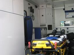 MERCEDES-BENZ 616 D Vario Großraum-RTW Luftfederung *21000 KM*