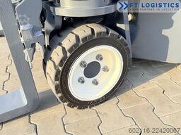 Combilift CB3000 DIESEL TRIPLEX 4900 POSITIONER
