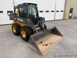 John Deere 320G