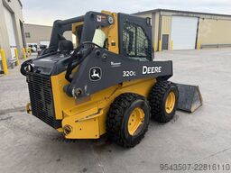 John Deere 320G