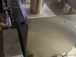 LOWA GmbH Abfüll- und Verschließsysteme Verschließmaschine WK12-17