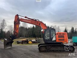 Hitachi ZX225USRLC-6 crawler excavator with Rototilt, 2 bu