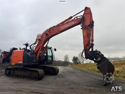 Hitachi ZX225USRLC-6 crawler excavator with Rototilt, 2 bu