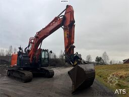 Hitachi ZX225USRLC-6 crawler excavator with Rototilt, 2 bu