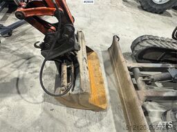 Kubota KX101-3 Mini Excavator w/ Bucket and Grab