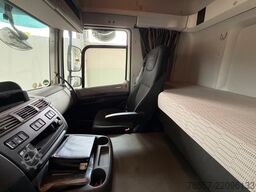 DAF CF 320 CF320.18    4 tons laadklep. 1 KANT SCHU...