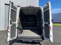 VW Crafter Kasten 35 L4H3 NAV RFK äden