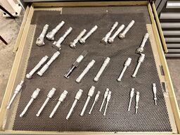 Three-point internal micrometer 