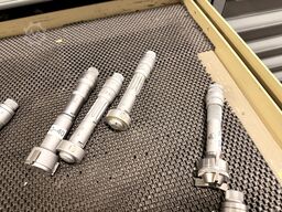 Three-point internal micrometer 