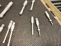 Three-point internal micrometer 