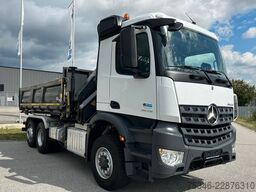 MERCEDES-BENZ Arocs 2545 Kipper/Kran/6x4-4/Lenkachse/128 tkm