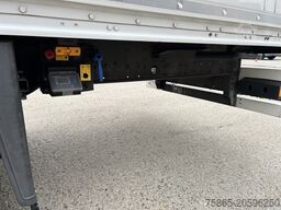 Schmitz Cargobull SCB S3B / Box Trailer / 2x Liftas / APK TUV 10-26