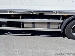 MERCEDES-BENZ Actros 5 mit Schwenwandkoffer und Ladebordwand