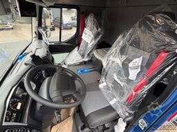 Renault D 12 LOW P4X2  210E6 / PLYWOOD GESLOTEN LAADBAK...